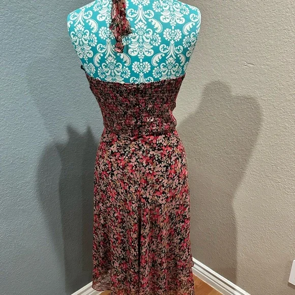BCBG  100% silk dress. Size 2. Wedding guest, Spring, dainty floral, femme-girly - Picture 2 of 10
